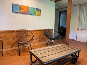 A private inn where you can relax in nature and enjoy with groups of up to 14 people的休息区