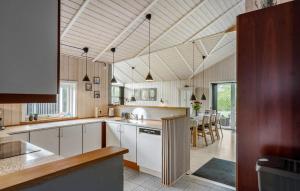 Nhà bếp/bếp nhỏ tại Five-Bedroom Holiday Home Tarm With A Fireplace 03 +31 ảnh