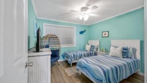 Ένα ή περισσότερα κρεβάτια σε δωμάτιο στο *2br OCEANFRONT RETREAT*KING Ensuite*Pool*NMB Cherry Grove*Pc4