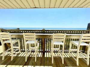 Μπαλκόνι ή βεράντα στο OCEANFRONT HOUSE ON THE SAND 2 Kings 4br 4ba 3rd Floor of Triplex SLEEP 12 PGP3