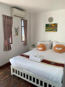 Postel nebo postele na pokoji v ubytování Tong Mee House Hua Hin