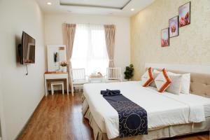 Postel nebo postele na pokoji v ubytování Saigon's Book Da Lat Hotel