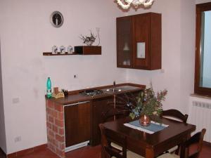 Kuchyň nebo kuchyňský kout v ubytování Farmhouse with Pool Pets Welcome!
