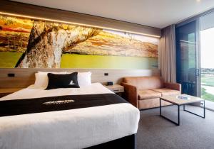 Giường trong phòng chung tại Bridgeport Hotel +38 ảnh