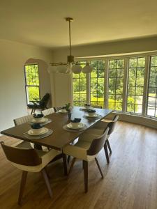 Φωτογραφία από το άλμπουμ του Spacious 5 bedroom house in charming Stone Mountain σε Stone Mountain