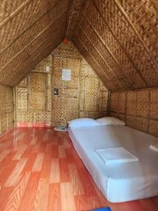 Voodi või voodid majutusasutuse Mansueto's Beach Resort toas