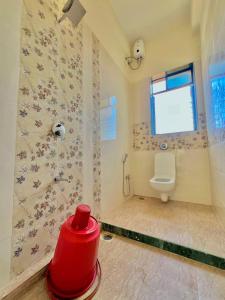 Koupelna v ubytování Mountain Gaze Villa - The Dream Stays ll 4 Ac rooms ll Big Pvt Pool ll Hill View
