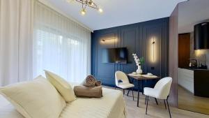 Μια τηλεόραση ή/και κέντρο ψυχαγωγίας στο Apartment RCS Rent Czysta 62 +23 φωτογραφίες
