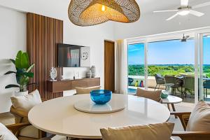 TV a/nebo společenská místnost v ubytování Refugio de ensueño con acceso a la playa