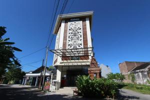 a building with a sign on the side of it at Collection O Solo near Universitas Muhammadiyah Surakarta formerly Kedaton Home in Kartosuro