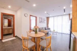 Billede fra billedgalleriet på Lake Side Lodge Panorama View - Nhật Chiêu, Hồ Tây i Hanoi + 102 billeder