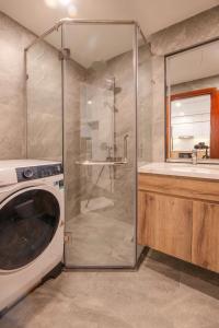 Ένα μπάνιο στο Lake Side Lodge Panorama View - Nhật Chiêu, Hồ Tây +102 φωτογραφίες