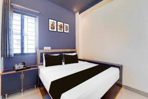 Postel nebo postele na pokoji v ubytování Super Hotel O Nagamalaipudukottai Madurai