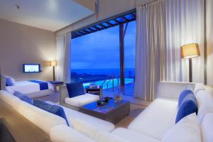 Postel nebo postele na pokoji v ubytování Veranda Pool Villas & Suite + 37 fotografií