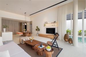 Posezení v ubytování Veranda Pool Villas & Suite