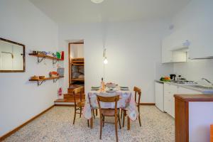 Η κουζίνα ή μικρή κουζίνα στο Casa Gio - Happy Rentals