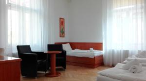 Postel nebo postele na pokoji v ubytování Pension Jana - Domov Mládeže