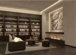 Atour Hotel Wuxi Baolong Plaza Changjiang Road في ووشي: غرفة معيشة مع أريكة ومدفأة