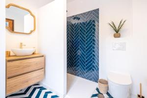 a bathroom with a sink and a mirror at Sunrise Campello - Azahar Suite in El Campello