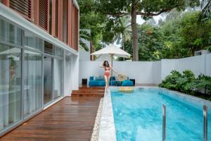 Bazén v ubytování Veranda Pool Villas & Suite nebo v jeho okolí