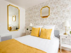 Posteľ alebo postele v izbe v ubytovaní Merveil - Family Suite - Marais - Martin V