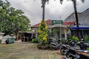 Foto Bandungis asuva majutusasutuse Hotel O Bandung near Stadion Siliwangi formerly The Ethnic Hotel Bandung galeriist