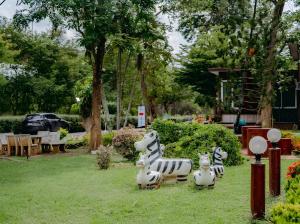 Zahrada ubytování Rockwood house Resort and Thai massage ร็อควู้ด เฮาส์ รีสอร์ท แอนด์ ทรงวาดนวดแผนไทยเพื่อสุขภาพ และสปา