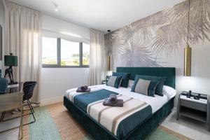 Postel nebo postele na pokoji v ubytování Luxury House Chaparral Golf E38 by AORA STAY