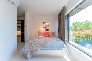 Postel nebo postele na pokoji v ubytování Flexible SelfCheckIns 140 - The most Luxurious Villa with Private pool in Zagreb