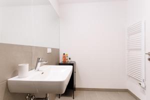 Φωτογραφία από το άλμπουμ του Central Modern Studio Apartment with Free Parking στη Βιέννη