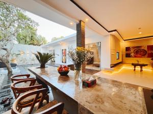 a large living room with a table and chairs at Modern 2 BR villa seminyak center. in Seminyak
