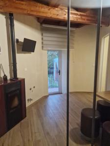A television and/or entertainment centre at Hotel Fondo Catena