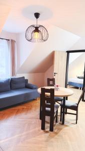 O zonă de relaxare la Apartamenty Benjamin +37 fotografii