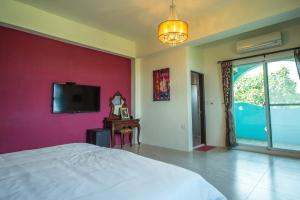 Televizorius ir (arba) pramogų centras apgyvendinimo įstaigoje Ding Shian B&B