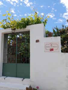 Fotografie z fotogalerie ubytování Adonino Residence-The House of Pomegranates v destinaci Lakíthra
