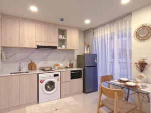 Kuchyň nebo kuchyňský kout v ubytování Terraza Lamai Modern One Bedroom Apartment with Pool & Terrace