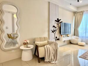 Posezení v ubytování Tropicana 218 Macalister #softcreamy #InfinityPool #7pax #3BR2bath #Quality well maintained #Private host + 47 fotografií