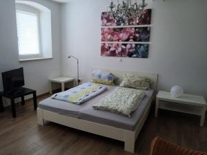 Ένα ή περισσότερα κρεβάτια σε δωμάτιο στο CityZimmer Eltmann