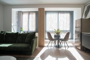 Ruang duduk di Apartaments Turístics Cardona IV