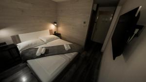 Postel nebo postele na pokoji v ubytování Hotel Matija Gubec