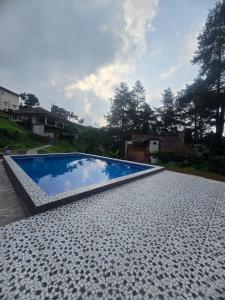 Bazén v ubytování Villa restu adel nebo v jeho okolí