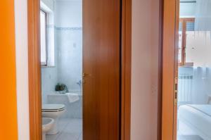 Bilik mandi di Metropolitan Home Gonin +52 gambar