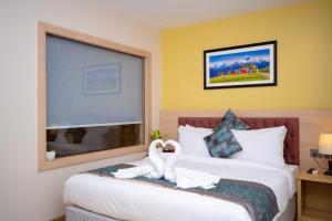 Postel nebo postele na pokoji v ubytování Velvet Luxe Hotel