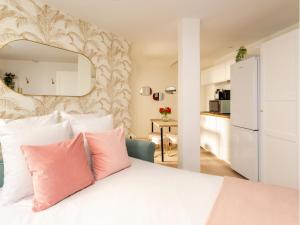 Posteľ alebo postele v izbe v ubytovaní Merveil - Family Suite - Tour Eiffel - Viala I
