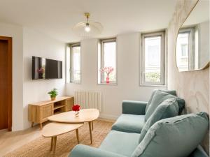 Televízia a/alebo spoločenská miestnosť v ubytovaní Merveil - Family Suite - Tour Eiffel - Viala I