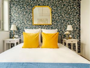 Posteľ alebo postele v izbe v ubytovaní Merveil - Family Suite - Tour Eiffel - Viala I