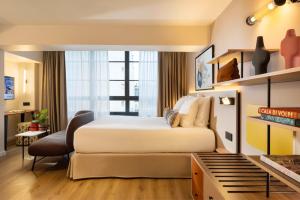 Ein Bett oder Betten in einem Zimmer der Unterkunft Yuna Montmartre - ApartHotel