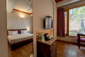 Pine Vista Resort !! A Complete Resort with all Facilities # A Beautiful Mountain View # Best Selling Property客房内的一张或多张床位