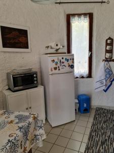 Nhà bếp/bếp nhỏ tại Villetta Baia Reparata