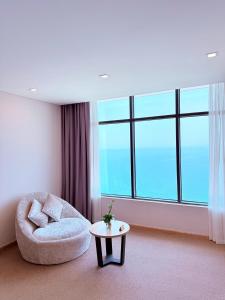 Postel nebo postele na pokoji v ubytování Muong Thanh Luxury Nha Trang Hotel